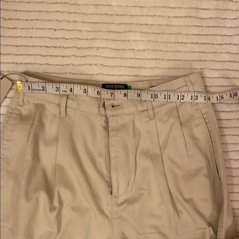 DOCKERS.Classic Tan women’s Pants - Picture 9 of 9
